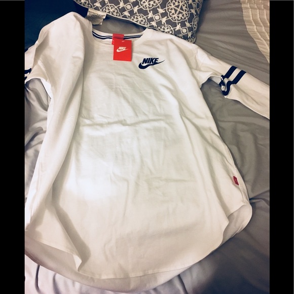 Nike Tops - SALE 🔥🔥NIKE Just do it long sleeve NWT